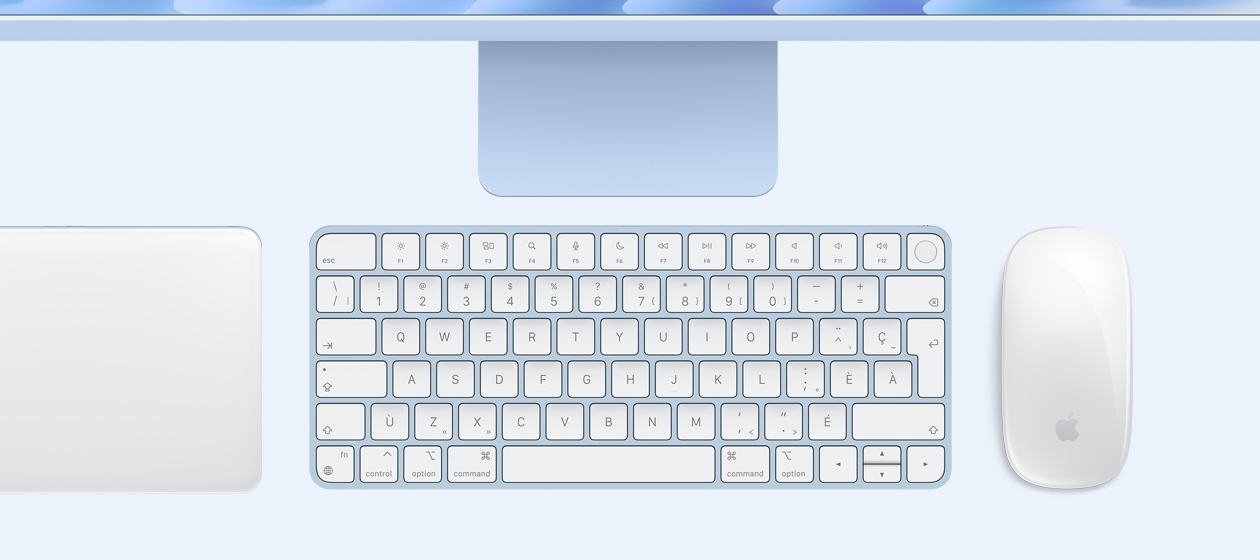 iMac vu de haut avec Magic Trackpad, clavier et souris.